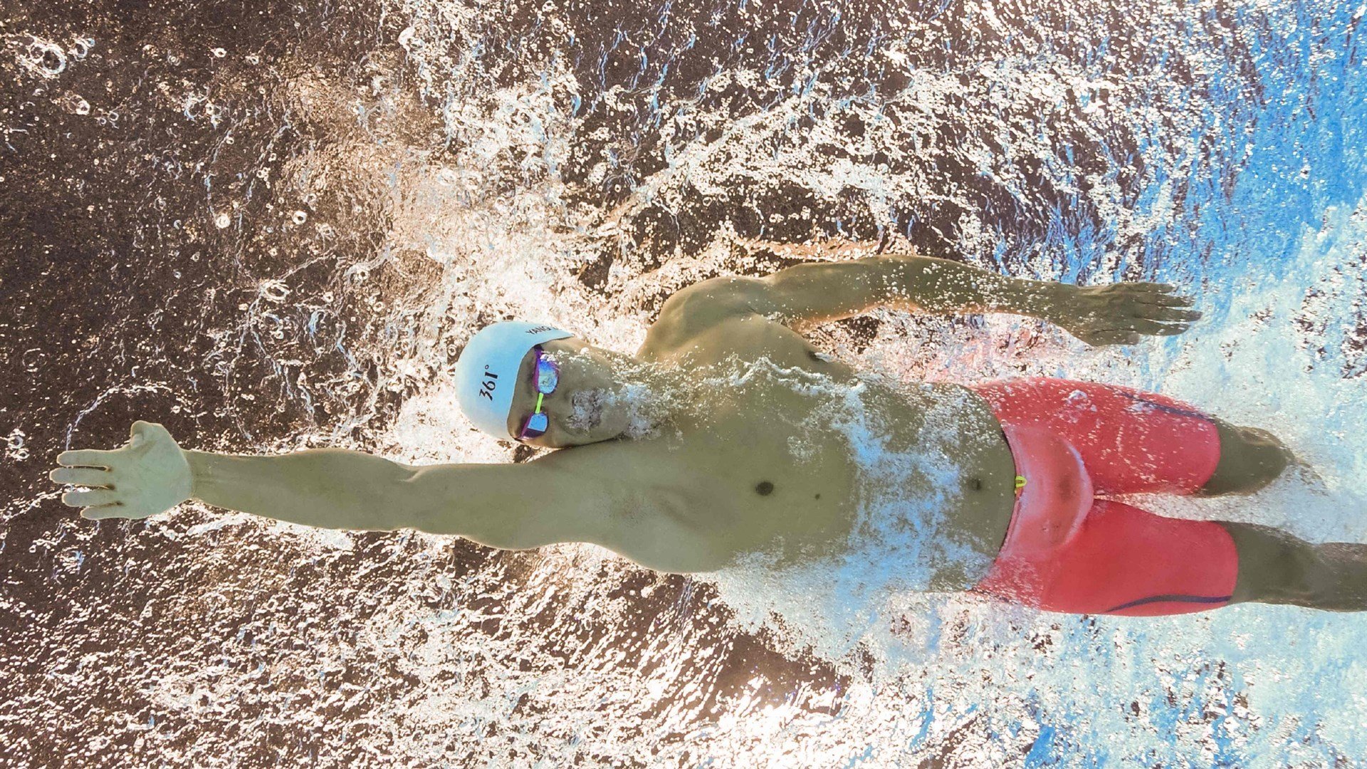 拼搏是中国篮球最亮的底色，篮球的拼搏精神